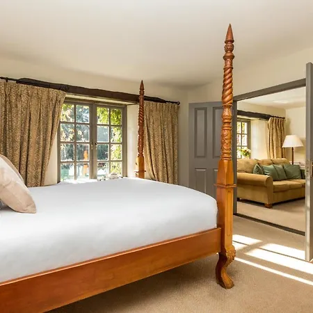 Brooklodge & Hotel