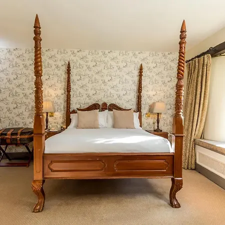 Brooklodge & Hotel