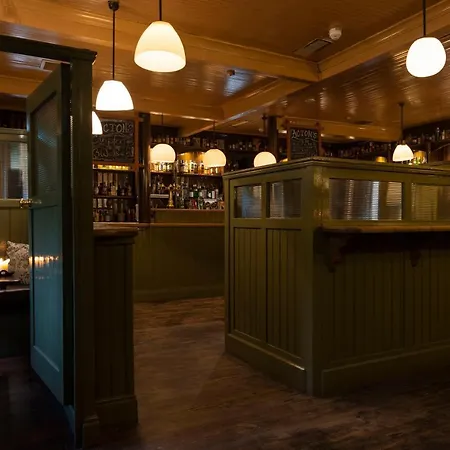 Brooklodge & Szálloda