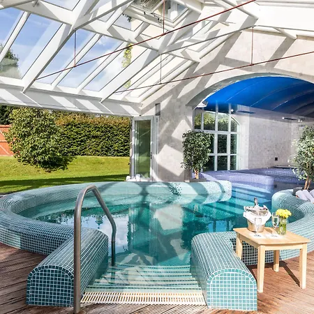 Brooklodge & 4* Macreddin Village