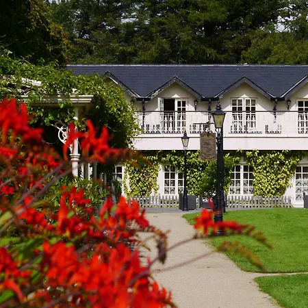 Brooklodge & Hotel