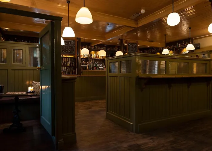 Brooklodge & Отель