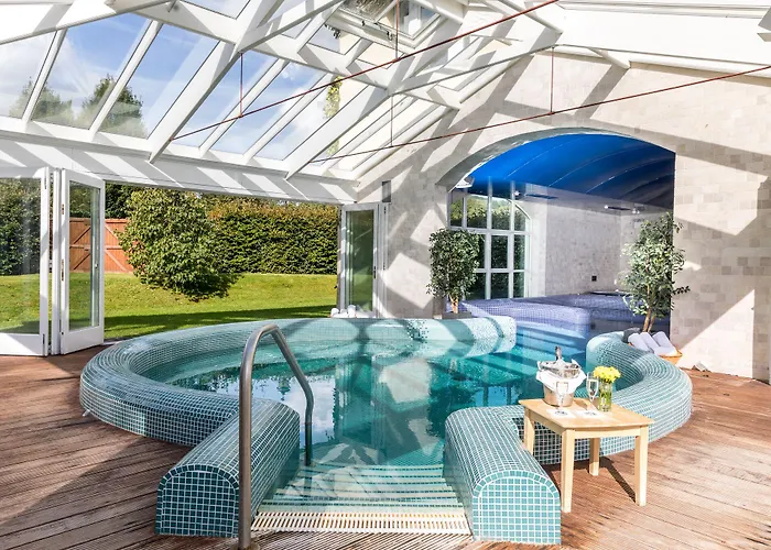 Brooklodge & 4* Macreddin Village