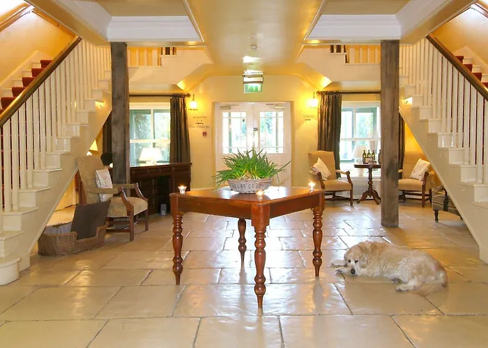 Отель Brooklodge & 4*