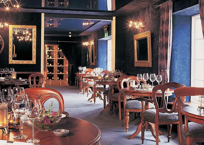 Отель Brooklodge & 4*