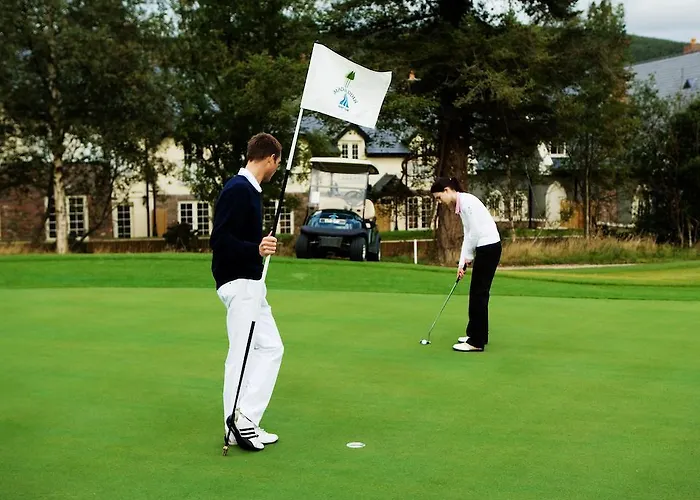 Отель Brooklodge & Macreddin Village